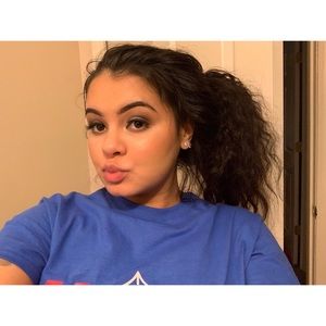 Meet your Posher, Alexis